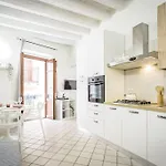 Sm Maison Marina